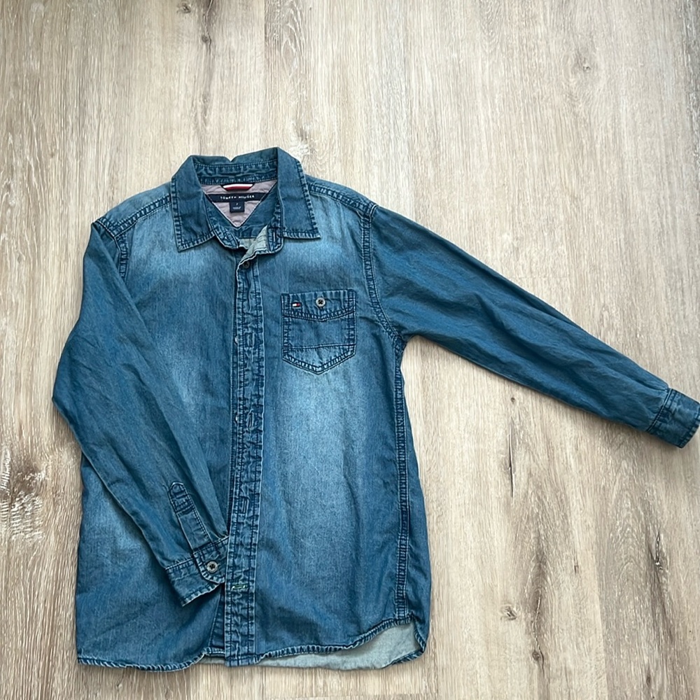 Tommy Hilfiger boy denim button-down shirt. Size 7.